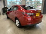 Used 2019 Toyota Yaris L image 3