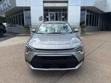 Used 2023 Kia Niro EX image 2