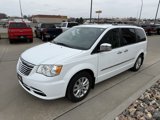 Used 2015 Chrysler Town & Country Limited Platinum image 3