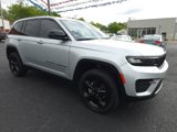 Used 2023 Jeep Grand Cherokee Altitude image 2