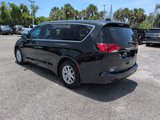 Used 2017 Chrysler Pacifica Touring image 5