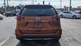Used 2017 Nissan Rogue SL image 2