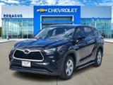 Used 2022 Toyota Highlander LE image 2