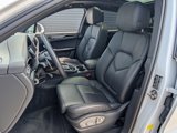 Certified 2023 Porsche Macan image 5