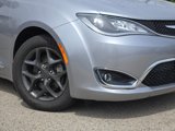 Used 2017 Chrysler Pacifica Touring-L image 3