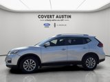 Used 2017 Nissan Rogue SV w/ SV Premium Package image 2