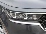 Used 2023 Kia Sorento LX image 2