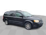 Used 2009 Chrysler Town & Country Touring image 2