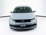 Used 2017 Volkswagen Jetta SE image 2