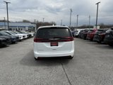 Used 2022 Chrysler Pacifica Touring-L image 4