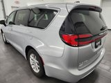Used 2023 Chrysler Pacifica Touring-L image 6