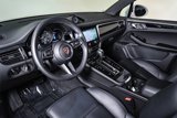 Certified 2025 Porsche Macan image 4