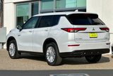 New 2025 Mitsubishi Outlander ES image 6