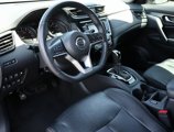 Used 2018 Nissan Rogue SL w/ Premium Package image 2