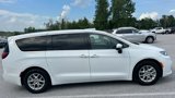 Used 2023 Chrysler Pacifica Touring-L image 4