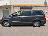 Used 2015 Chrysler Town & Country Touring-L image 4