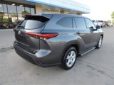 Used 2021 Toyota Highlander LE image 4