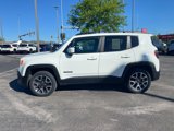 Used 2017 Jeep Renegade Latitude w/ Popular Equipment Group image 4