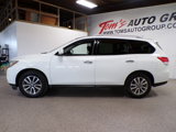 Used 2015 Nissan Pathfinder S image 2
