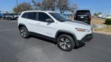 Used 2018 Jeep Cherokee Trailhawk image 3