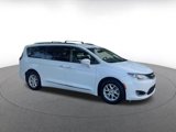 Used 2020 Chrysler Pacifica Touring-L image 3