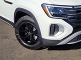 New 2024 Volkswagen Atlas Peak Edition SE image 2