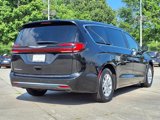 Used 2023 Chrysler Pacifica Touring-L image 5