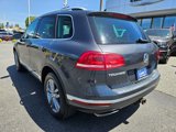 Used 2016 Volkswagen Touareg Sport image 3