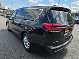 Used 2023 Chrysler Pacifica Touring-L image 5