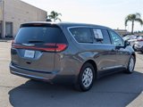 Used 2023 Chrysler Pacifica Touring-L image 6