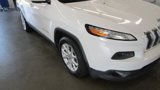 Used 2018 Jeep Cherokee Latitude w/ Safety Group image 5