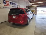 New 2025 Chrysler Pacifica Select image 3