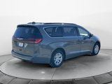 Used 2022 Chrysler Pacifica Touring-L image 3