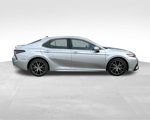 Used 2022 Toyota Camry SE image 3