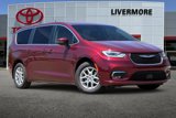 Used 2023 Chrysler Pacifica Touring-L image 2