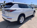 New 2025 Mitsubishi Outlander ES image 3