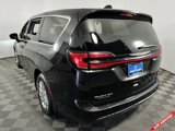 Used 2023 Chrysler Pacifica Touring-L image 5