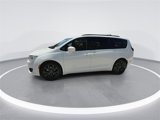 Used 2020 Chrysler Pacifica Touring w/ S Appearance Package image 4