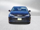 Used 2022 Chrysler Voyager LX image 2