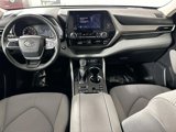 Used 2023 Toyota Highlander L image 2