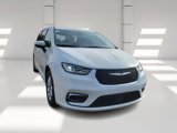 Used 2023 Chrysler Pacifica Touring-L image 3