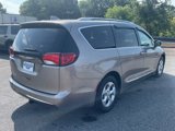 Used 2017 Chrysler Pacifica Touring-L Plus w/ Advanced Safetytec Group image 5