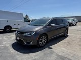 Used 2017 Chrysler Pacifica Limited image 2