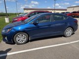 Used 2020 Hyundai Elantra SE image 2