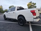 Used 2019 Nissan Titan SV w/ SV Convenience Package image 5