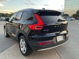 Used 2022 Volvo XC40 T5 Momentum image 5