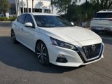Certified 2020 Nissan Altima 2.0 Platinum image 3