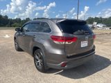 Used 2017 Toyota Highlander LE image 6