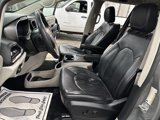 Used 2022 Chrysler Pacifica Touring-L image 6
