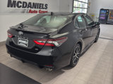 Used 2023 Toyota Camry SE image 4